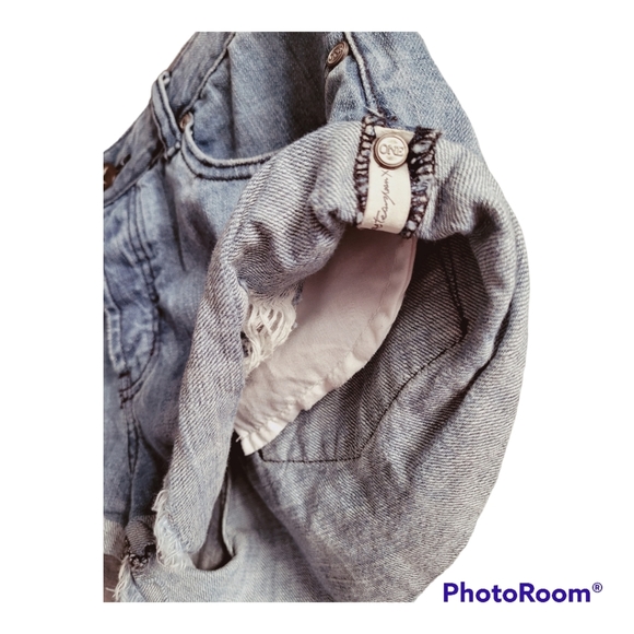 🌟 HOST PICK 🌟 One by OneTeaspoon Bandits Relaxed Fit Jeans Shorts - Picture 5 of 9